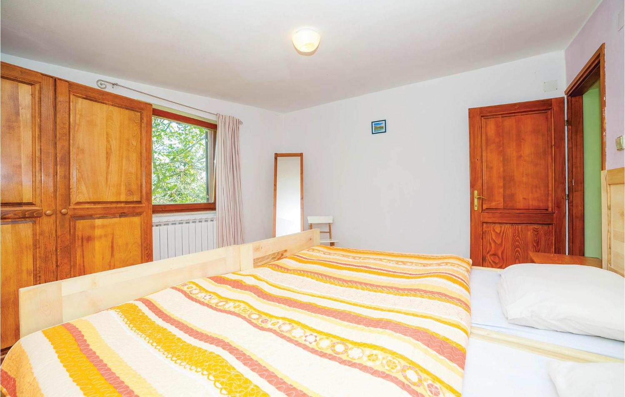7 Bedroom Pet Friendly Home In Crni Kal Crni Kal  Exterior foto