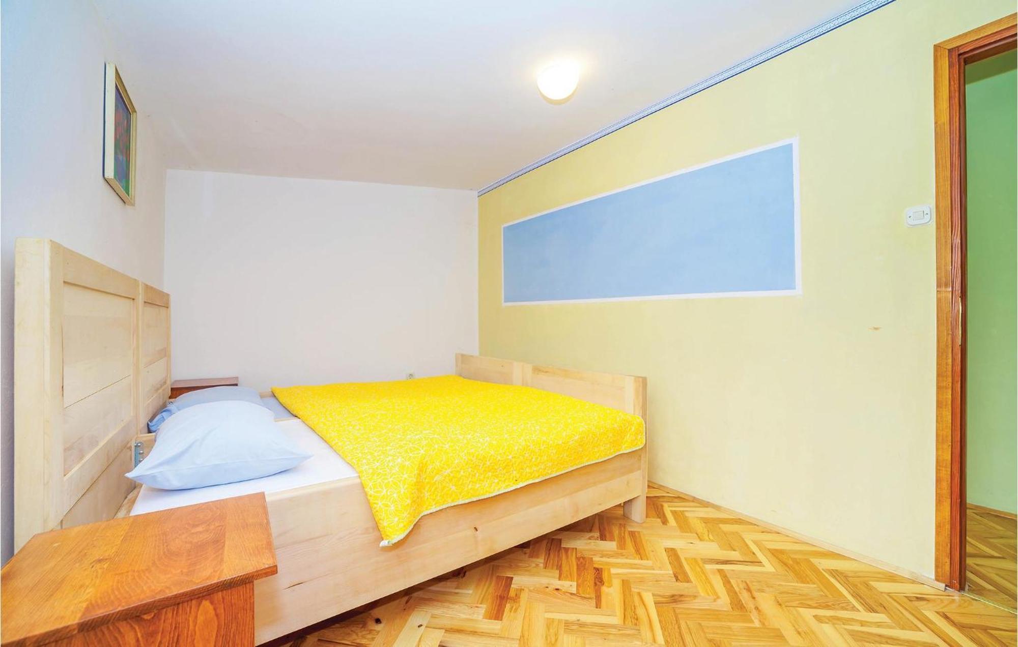 7 Bedroom Pet Friendly Home In Crni Kal Crni Kal  Exterior foto