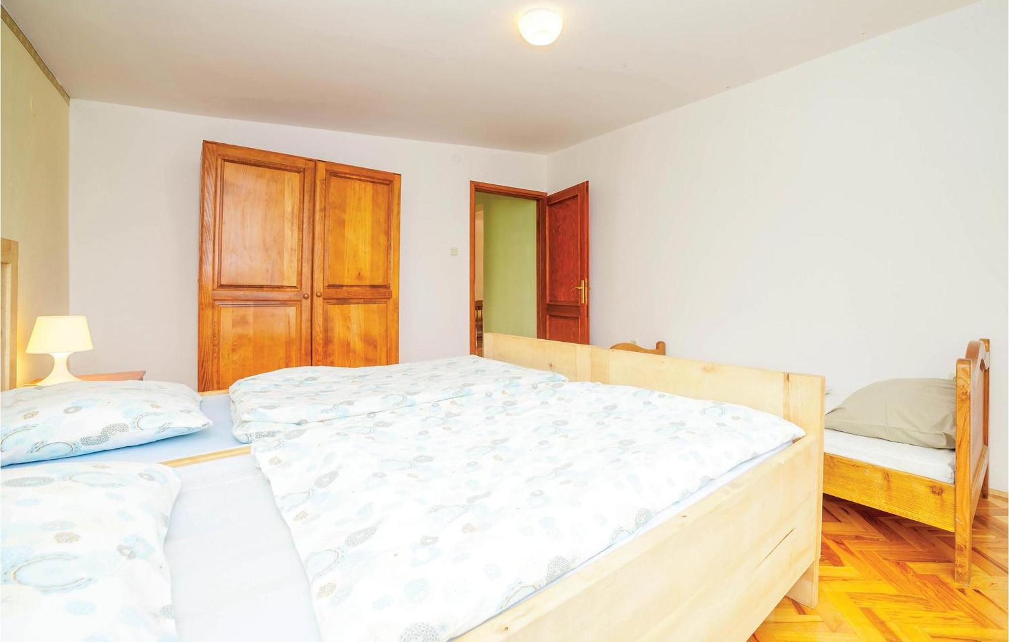 7 Bedroom Pet Friendly Home In Crni Kal Crni Kal  Exterior foto
