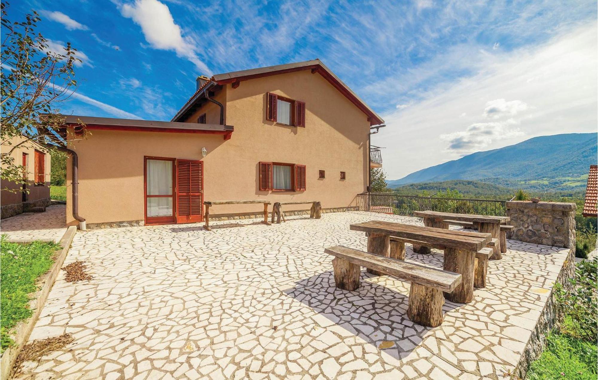 7 Bedroom Pet Friendly Home In Crni Kal Crni Kal  Exterior foto